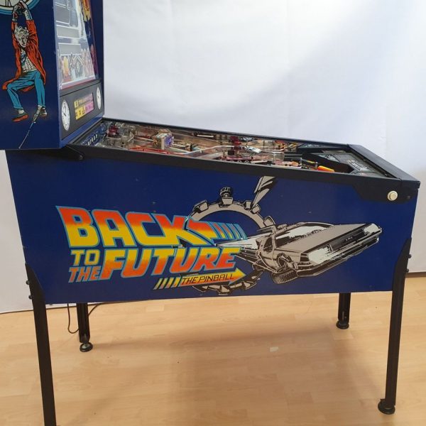 Back to the Future Pinball Machine