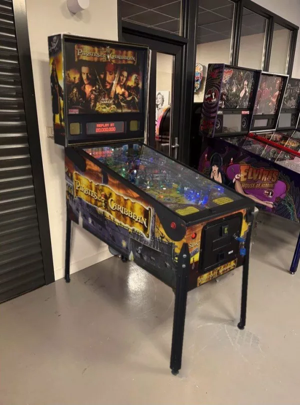 Pirates of the Caribbean Pinball Machine
