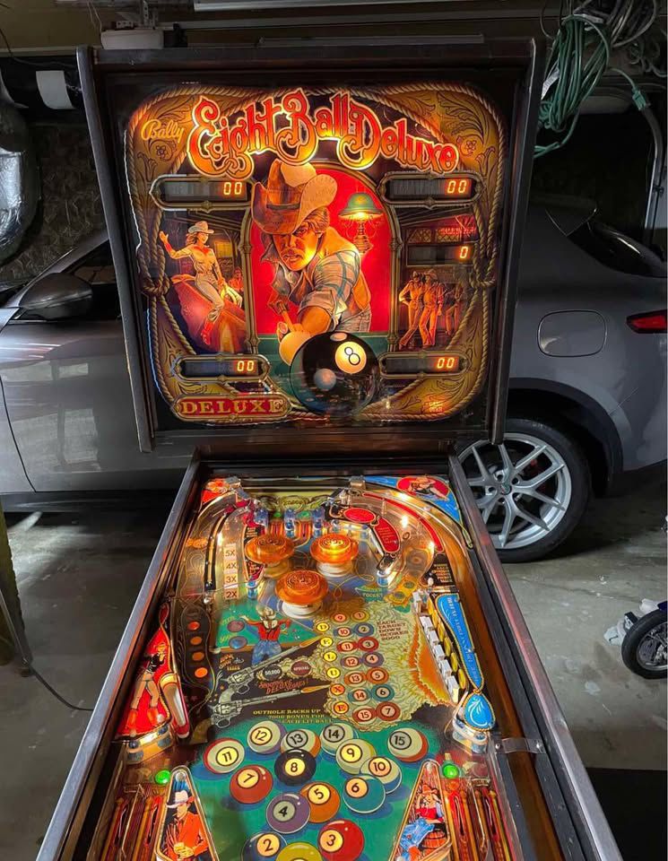 Eight Ball Deluxe Pinball Machine