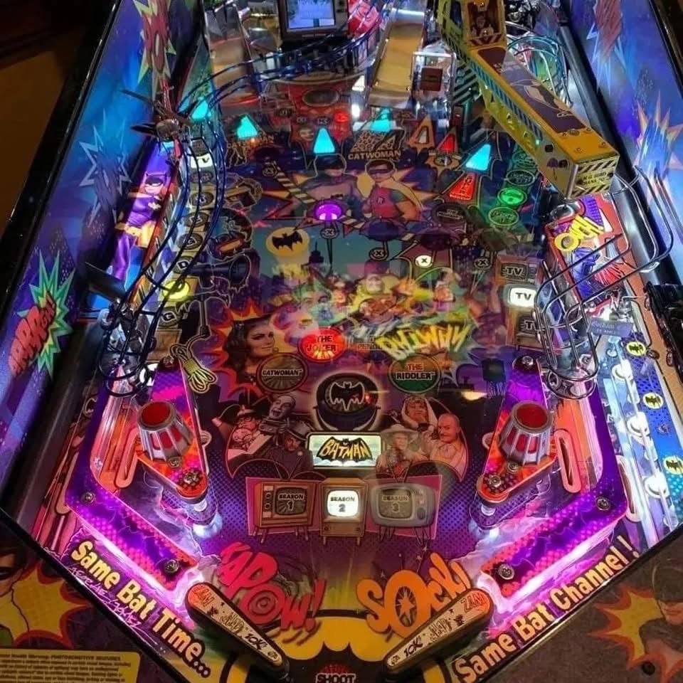 Batman 66 LE Pinball Machine - Image 4