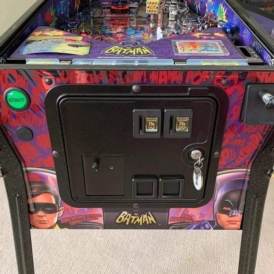 Batman 66 LE Pinball Machine - Image 2